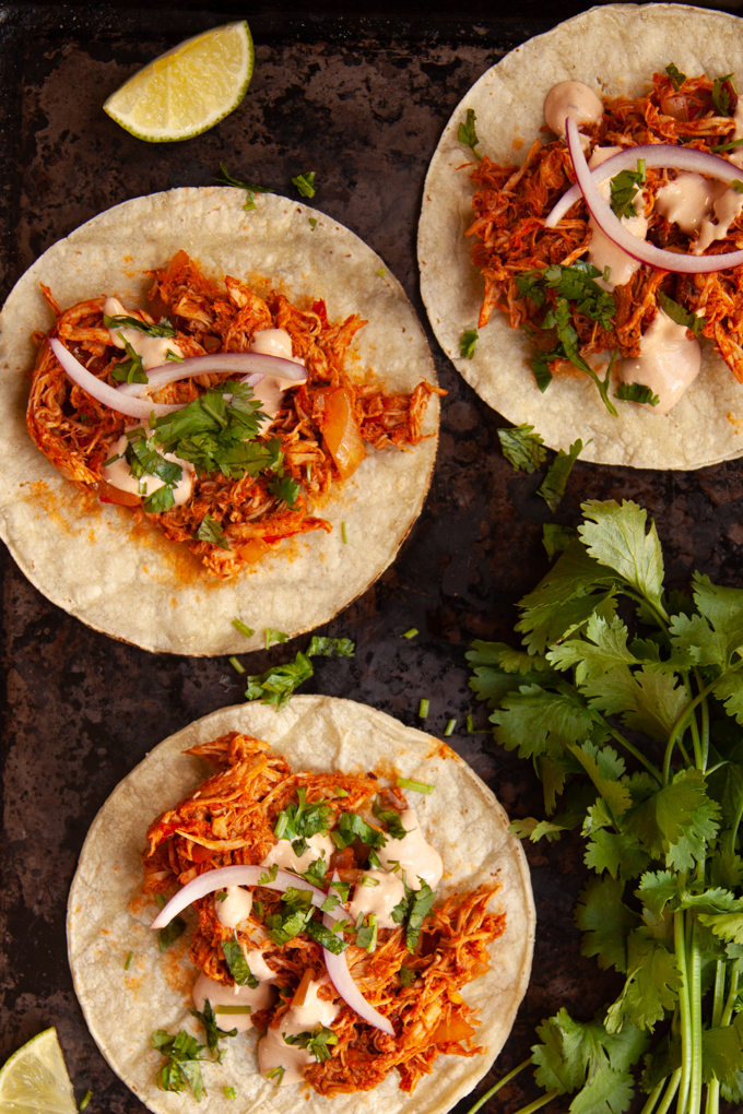 TACOS DE TINGA DE POLLO CON PAPRIKA - Yummy bite